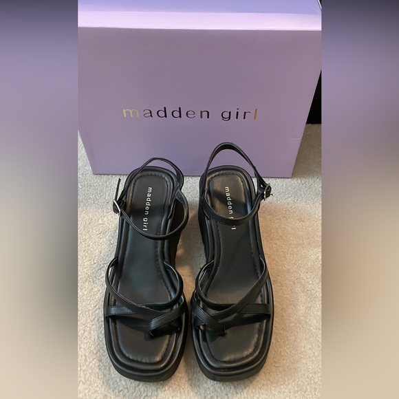 Madden Girl - Vault - Picture 4 of 4